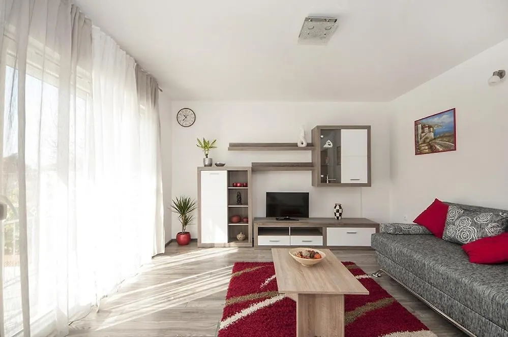 Apartment In Kastel Luksic With Balcony, Air Conditioning, W-Lan, Washing Machine 5107-1 Kastela