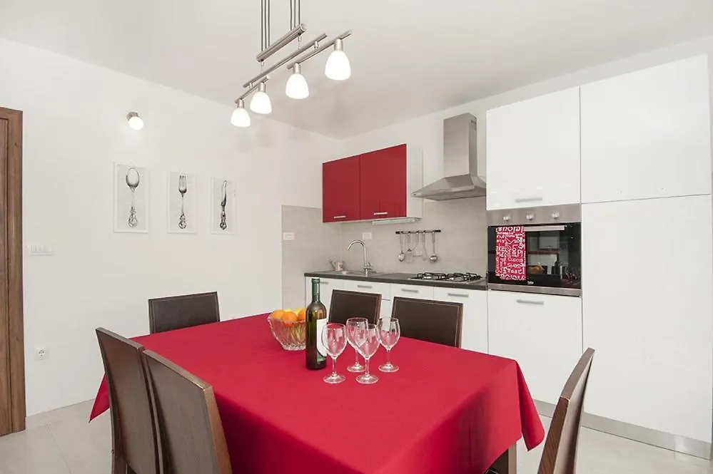Apartment In Kastel Luksic With Balcony, Air Conditioning, W-Lan, Washing Machine 5107-1 Kastela 0*,  Croatia