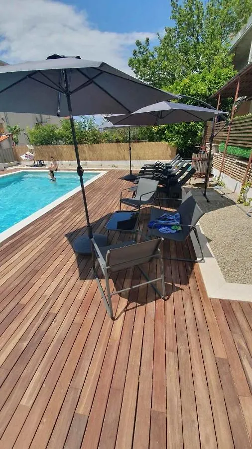 Apartment In Kastel Luksic With Balcony, Air Conditioning, W-Lan, Washing Machine 5107-1 Kastela