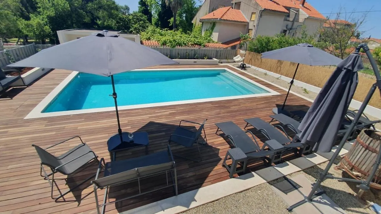 Apartment In Kastel Luksic With Balcony, Air Conditioning, W-Lan, Washing Machine 5107-1 Kastela 0*,