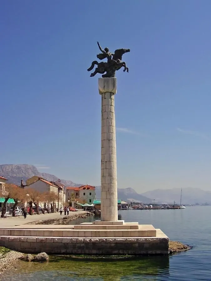 Apartment In Kastel Luksic With Balcony, Air Conditioning, W-Lan, Washing Machine 5107-1 Kastela 0*,